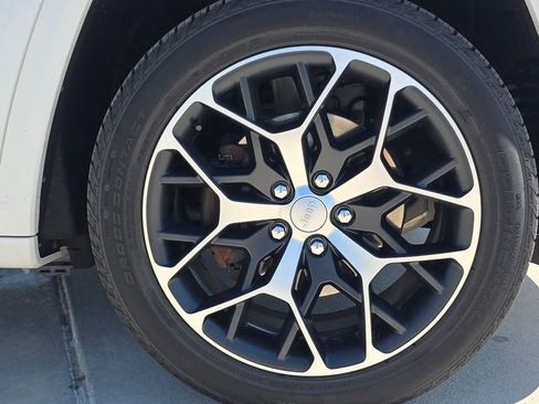 Used 2023 Jeep Grand Cherokee Summit image 11