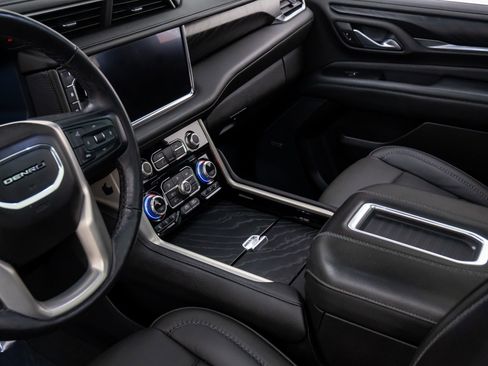 Used 2022 GMC Yukon Denali w/ Denali Premium Package image 14