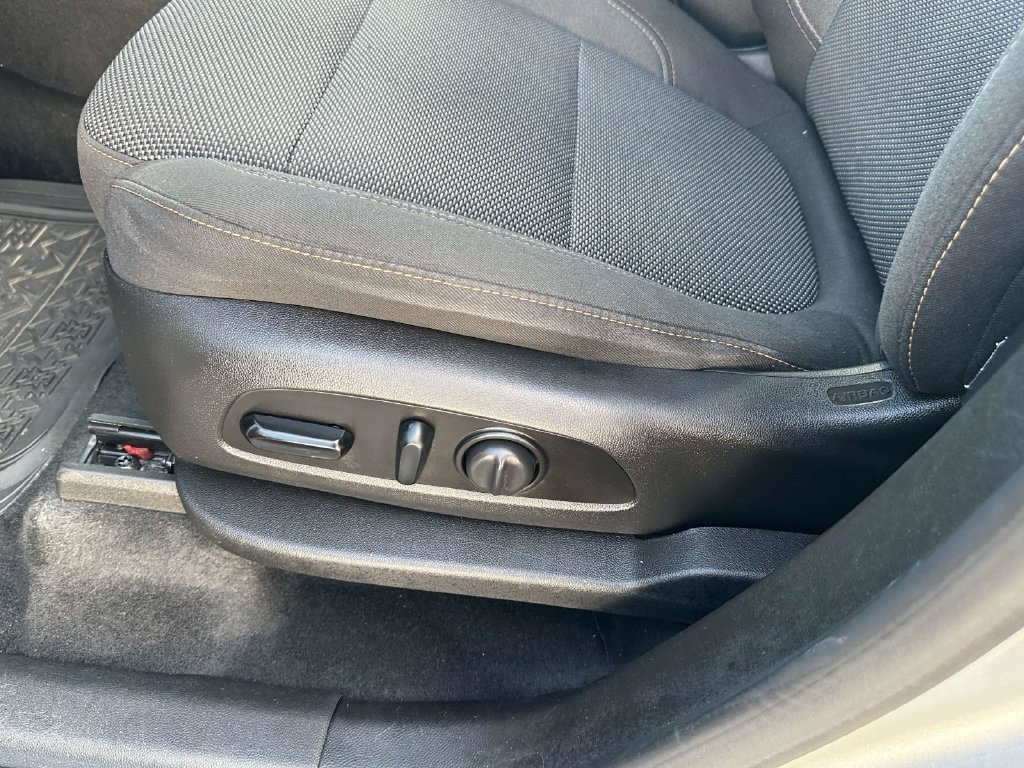 Used 2018 Chevrolet Traverse LT FWD image 19