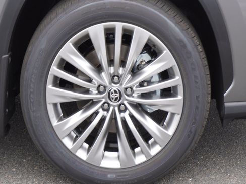 New 2026 Toyota Highlander Platinum AWD/4WD image 5