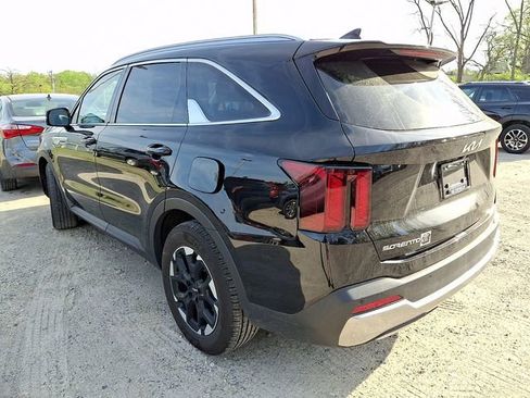 Used 2024 Kia Sorento S image 3