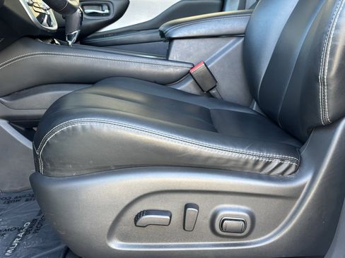 Used 2020 Nissan Murano SV w/ Premium Package image 13