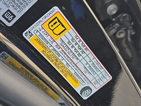 Used 2025 GMC Yukon Denali w/ Denali Reserve Package image 12