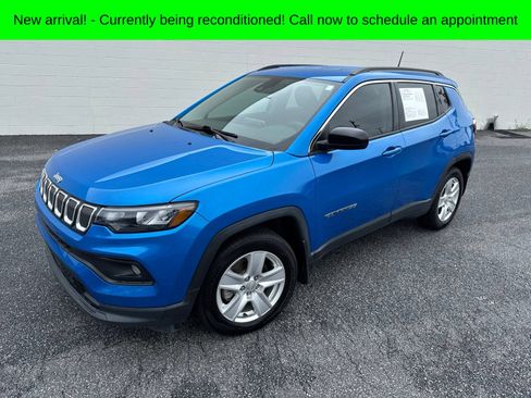 Used 2022 Jeep Compass Latitude FWD image 1