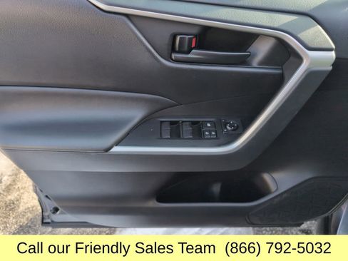 Used 2020 Toyota RAV4 LE image 13