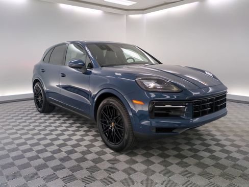 Certified 2025 Porsche Cayenne AWD/4WD image 7