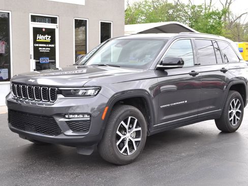Used 2024 Jeep Grand Cherokee Limited image 2