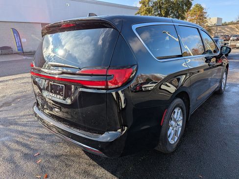 New 2026 Chrysler Pacifica Select image 8