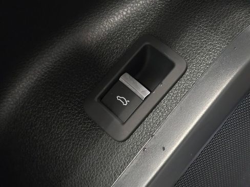 Certified 2025 Audi Q5 2.0T Premium w/ Convenience Plus Package image 39