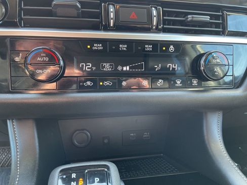 Used 2025 Nissan Pathfinder SL image 19