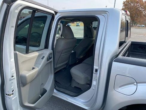 Used 2019 Nissan Frontier SV image 25