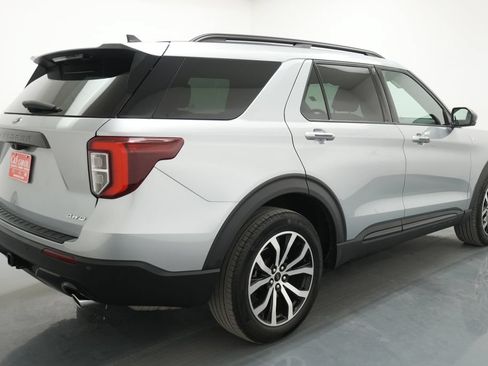 Used 2023 Ford Explorer ST-Line w/ Class IV Trailer Tow Package AWD/4WD image 8