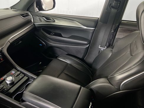 Used 2022 Jeep Grand Cherokee Overland w/ Luxury Tech Group IV image 25