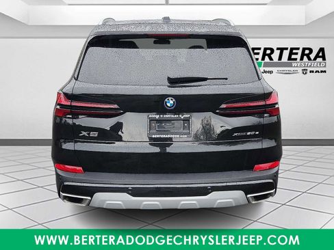 Used 2025 BMW X5 xDrive50e image 5