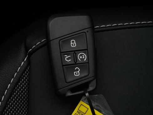 Certified 2023 Volkswagen Taos SE w/ Panoramic Sunroof Package image 33