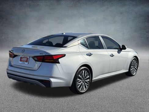 Used 2023 Nissan Altima 2.5 SV image 3
