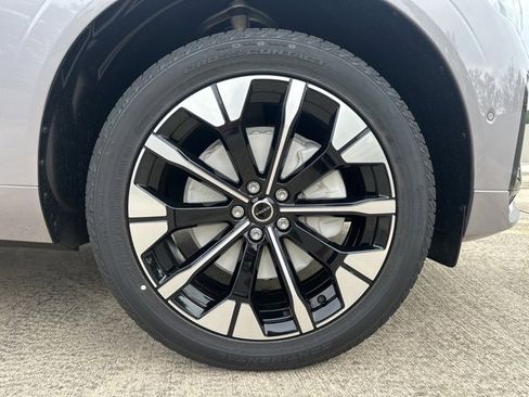 New 2026 Volvo XC60 B5 Plus w/ Climate Package image 9