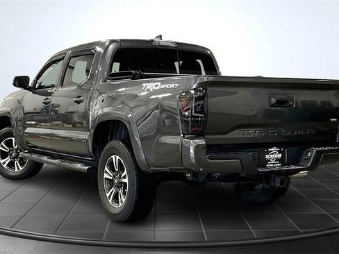 Used 2018 Toyota Tacoma TRD Sport image 13