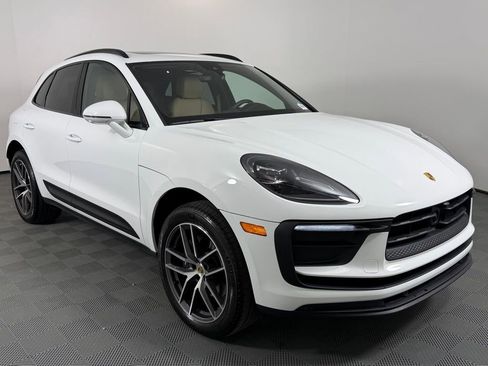Certified 2026 Porsche Macan AWD/4WD image 9