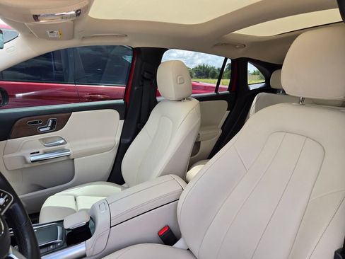 Used 2021 Mercedes-Benz GLA 250 4MATIC w/ Premium Package image 7
