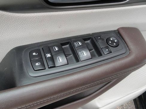Used 2020 Chrysler Voyager LX w/ Cold Weather Group FWD image 18
