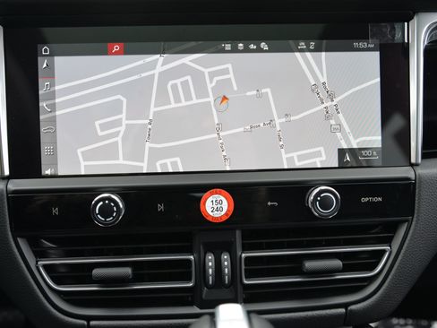 Certified 2026 Porsche Macan AWD/4WD image 31