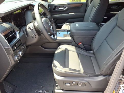 New 2026 GMC Yukon Denali w/ Denali Reserve Package AWD/4WD image 3