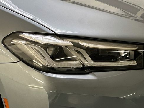 Used 2022 BMW 530e w/ Premium Package image 10