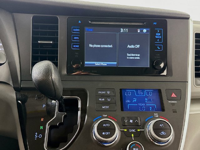 Used 2017 Toyota Sienna LE FWD image 19