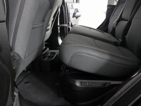 Used 2025 Jeep Wrangler Unlimited Sahara image 16