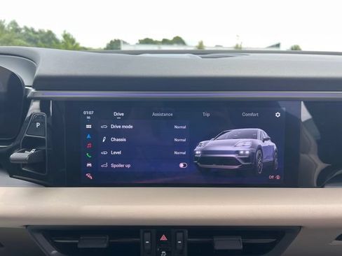 Used 2025 Porsche Macan Electric w/ Premium Package RWD image 26