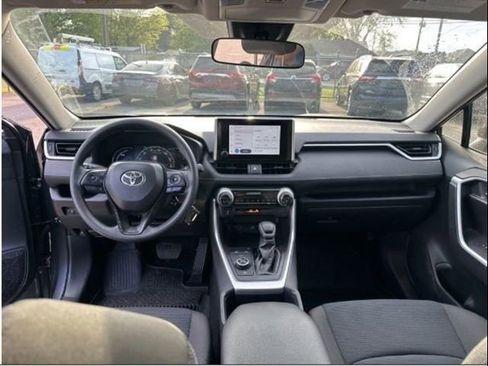 Used 2025 Toyota RAV4 LE AWD/4WD image 7