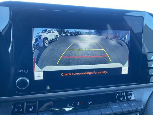 Used 2025 Toyota Camry SE image 17