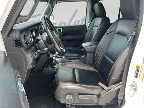 Used 2022 Jeep Wrangler Unlimited Sahara AWD/4WD image 16