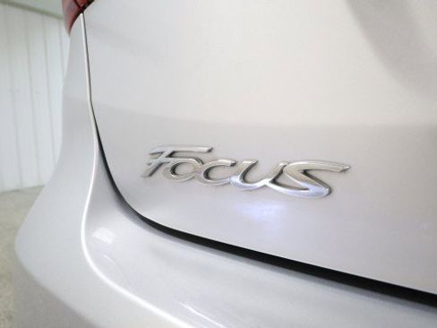 Used 2015 Ford Focus Titanium FWD image 23