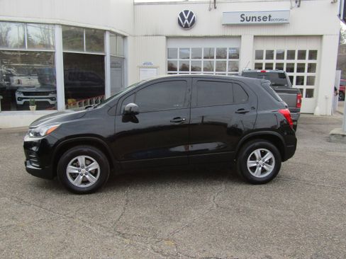 Used 2020 Chevrolet Trax LS image 1