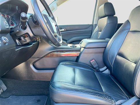 Used 2017 Chevrolet Suburban LT image 21