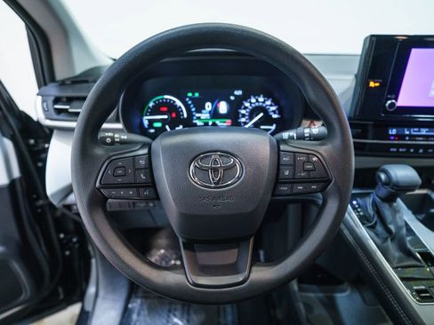 Certified 2026 Toyota Sienna LE FWD image 16