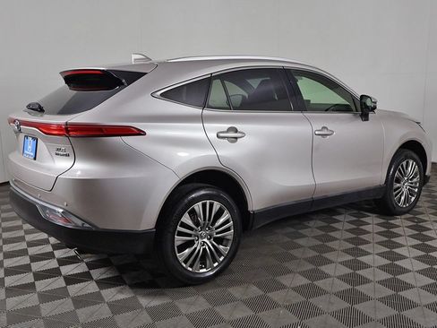 Used 2022 Toyota Venza XLE AWD/4WD image 9