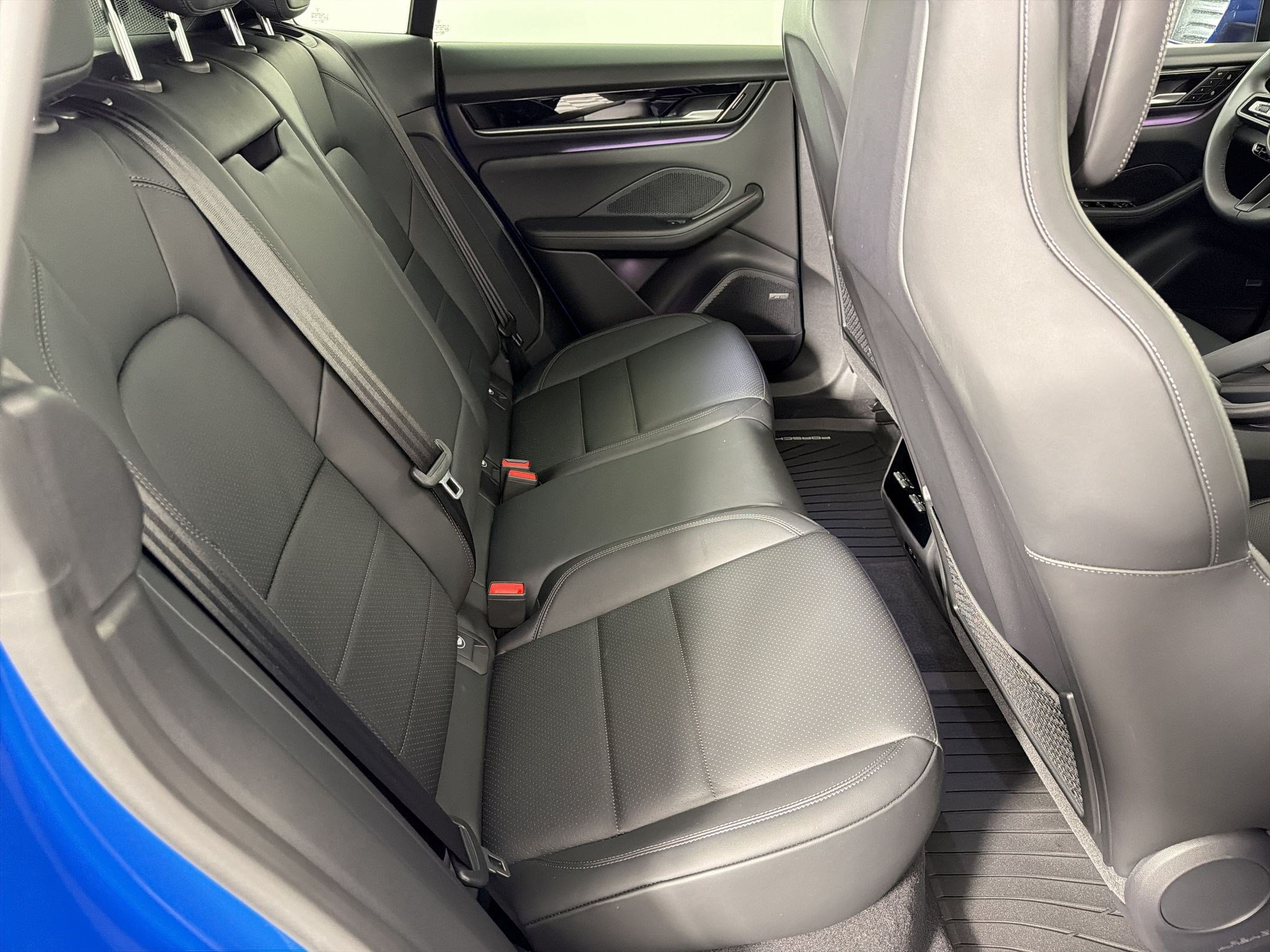 Used 2026 Porsche Macan Electric RWD image 30