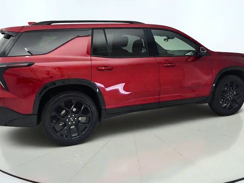 Used 2026 Chevrolet Traverse RS w/ LPO, Floor Liner Package FWD image 7