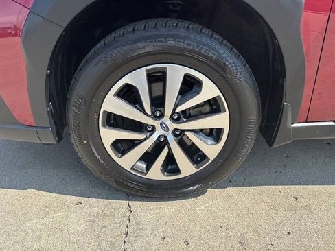 Used 2025 Subaru Outback Premium AWD/4WD image 2