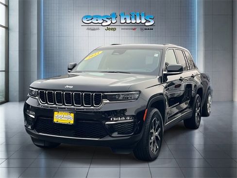 Certified 2023 Jeep Grand Cherokee Limited image 3
