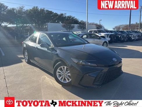 Used 2025 Toyota Camry LE image 1