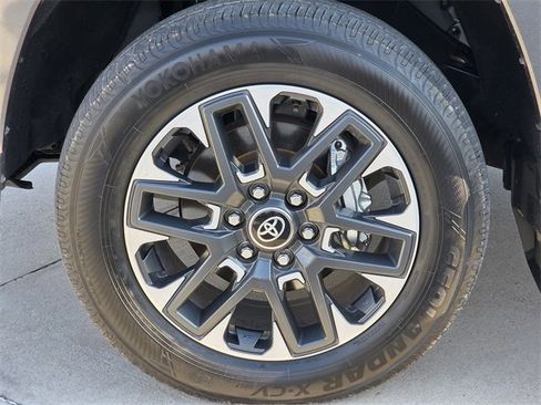 Used 2025 Toyota Tundra Limited image 9