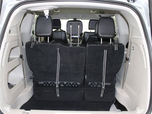 Used 2024 Chrysler Pacifica Touring-L FWD image 13