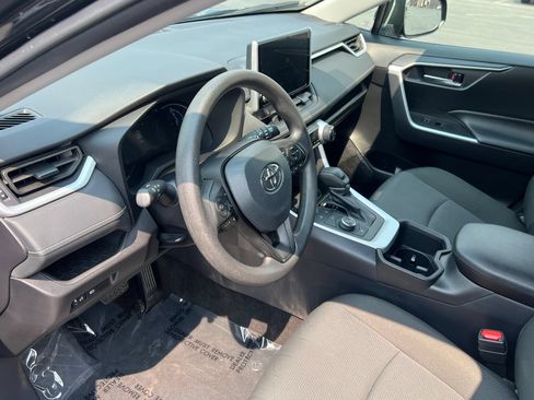 Used 2025 Toyota RAV4 XLE AWD/4WD image 11