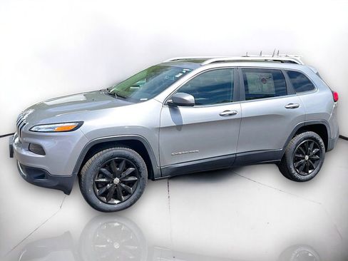 Used 2017 Jeep Cherokee Limited AWD/4WD image 2