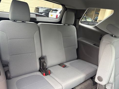 Used 2018 Chevrolet Traverse LT FWD image 17