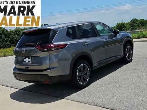Used 2025 Nissan Rogue SV FWD image 8